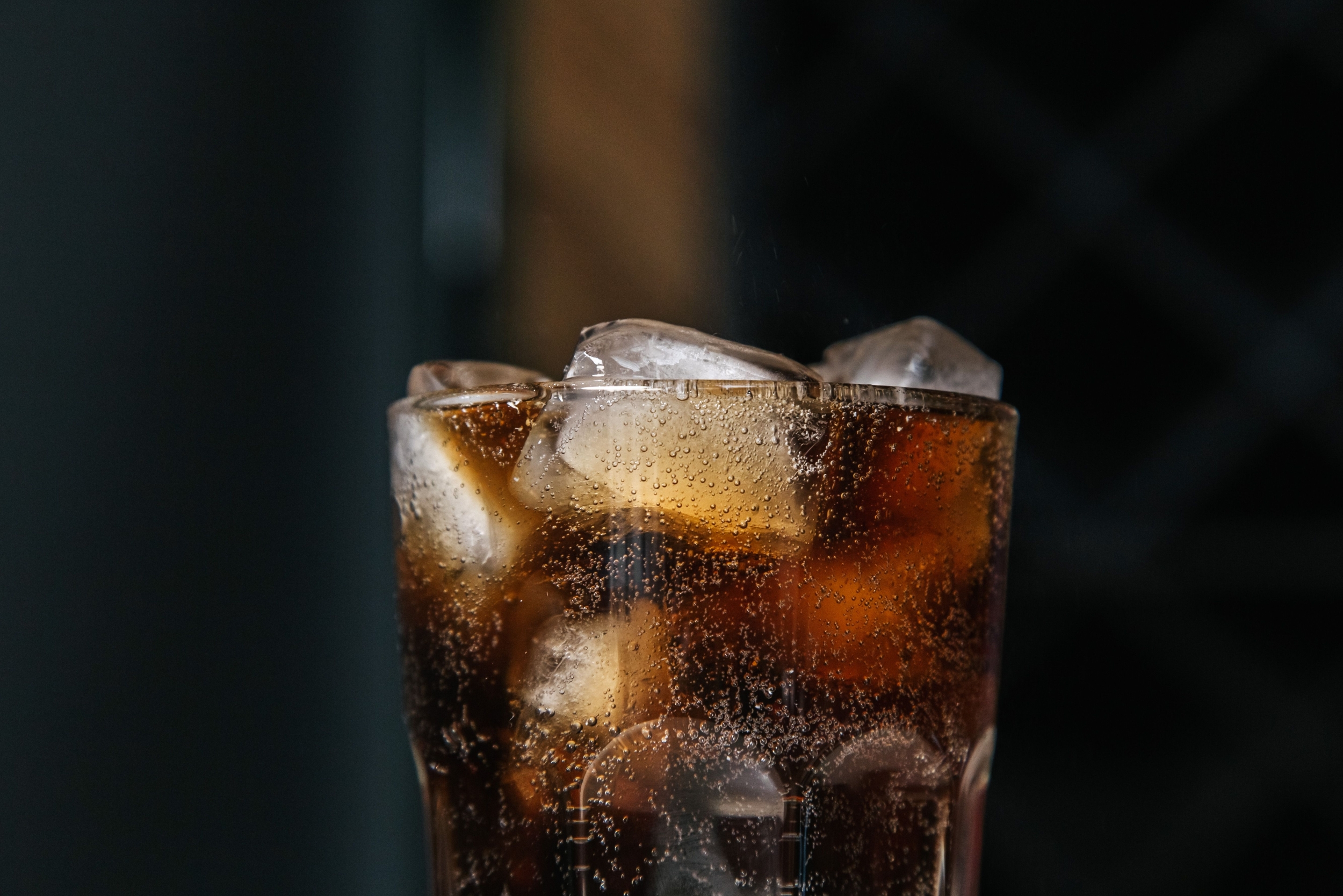 semaglutide and diet soda A 63 year old woman in the United States avoided surgery after doctors successfully treated a rare stomach blockage using 1.5 litres of Coke. She had been admitted to the hospital Foods to Avoid on Ozempic