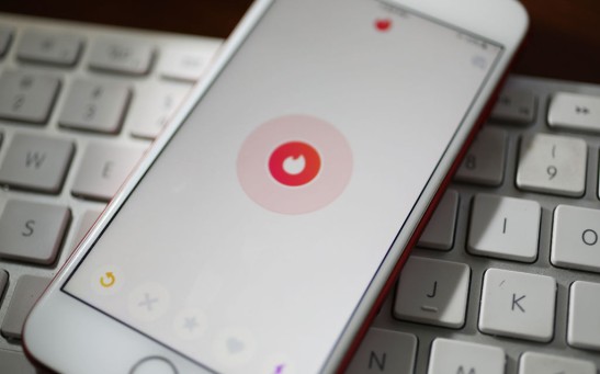 Apple Products Attract More Lovers By Boosting Dating Profiles by 76% Better