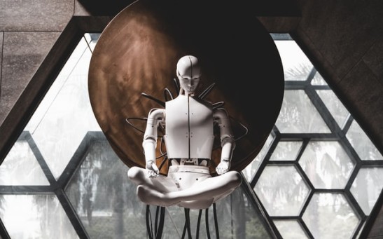 MLOps: Teacher for Artificial Intelligence