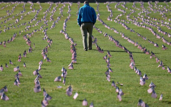 200,000 American Flags Installed On National Mall To Memorialize 200,000 COVID-19 Deaths