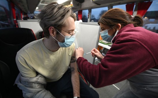 Science Times - COVID-19 Omicron Variant: How Fast Does This New Coronavirus Strain Hit a Person?