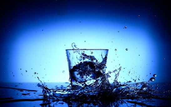 Suitcase-Sized Device Turns Seawater Drinkable by 0.3 Liters Per Hour; Cleansing Powered by 20 Watts Like Phone Charging