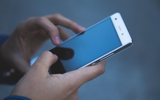 Smartphones Could Turn Into Quantum Sensors Using the Power of OLEDs to Image Magnetic Fields