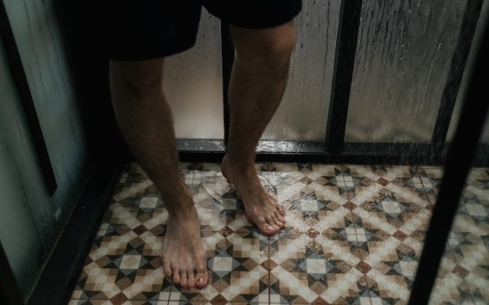 Is Peeing While Showering Okay? Here's Why You Shouldn't Urinate in the Shower