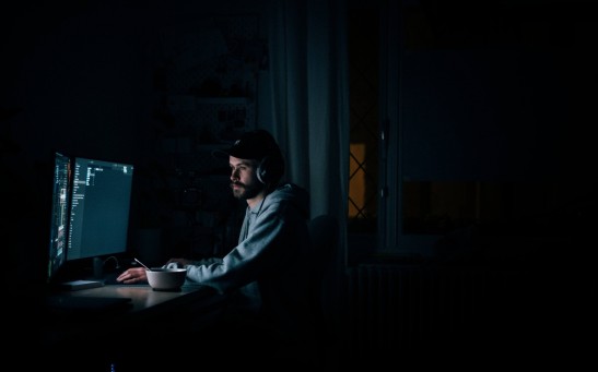 Early Birds Tend To Earn More Than Night Owls: Study Links Circadian Rhythm to Income