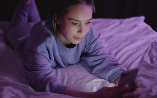 Nighttime Use of Smartphone Leads to Circadian Misalignment, Hormonal Disruption That Can Cause Weight Gain