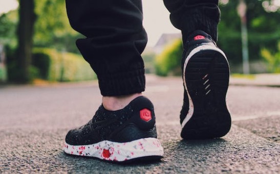 Is Walking 10,000 Steps a Day Recommended? Research Says This