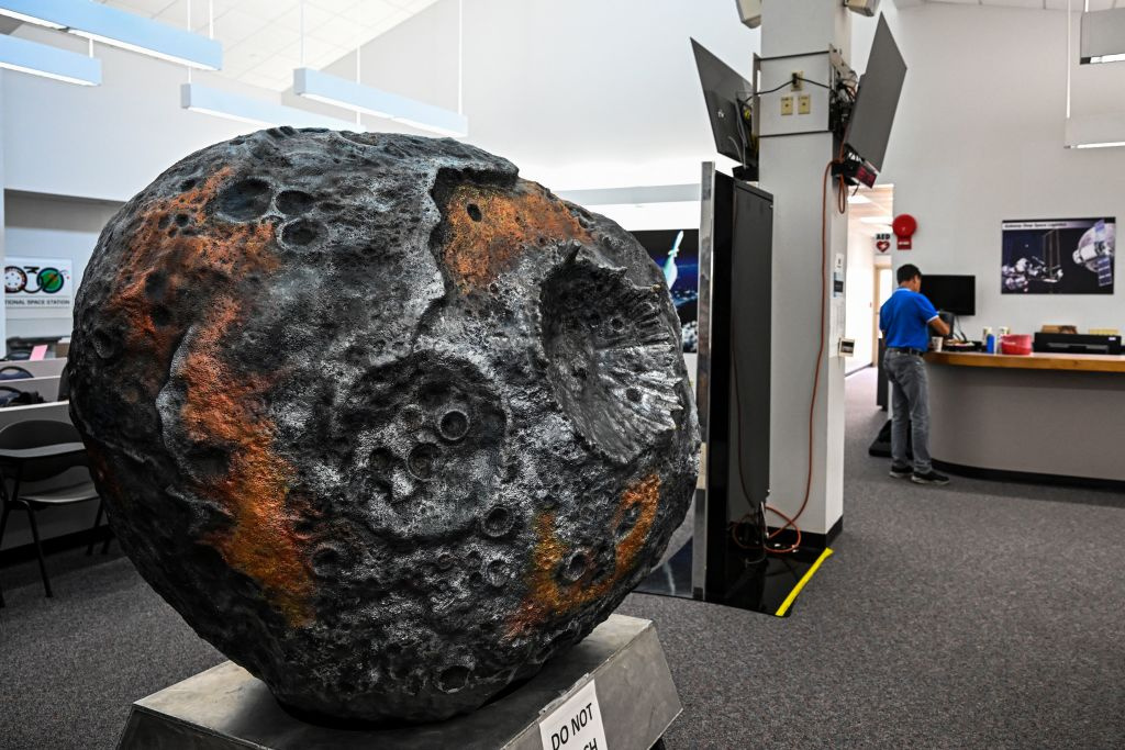 Asteroid 2024 PT5 Moves Closer to Earth NASA Plans to Monitor Its Path